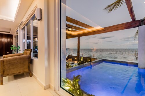 Cancun - Beach front Residence with Private Pool - Hotel Zone 