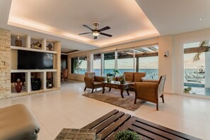 スマートテレビ、書庫、ステレオ