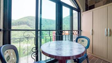 Studio (Dalrim (Moon)4) | In-room dining