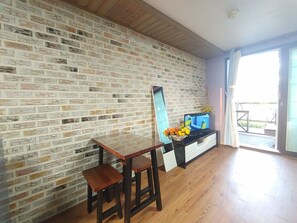 Basic Room (12 PY, Norugwi) | In-room dining