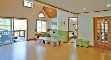 Room (A) | Living area | Flat-screen TV