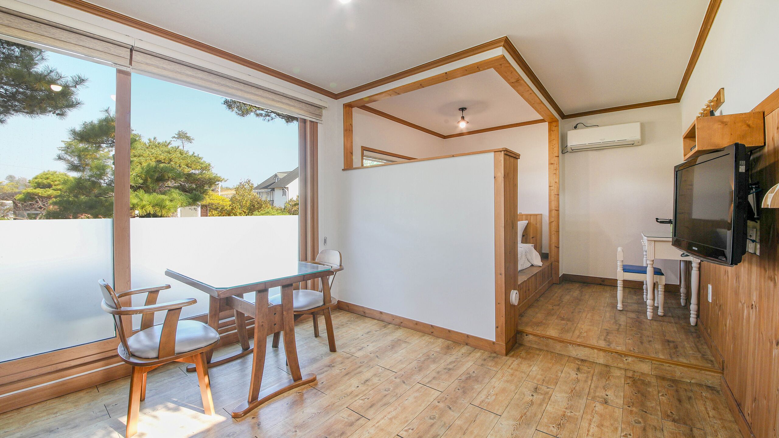 Condo (Haneul) | Living area | Flat-screen TV