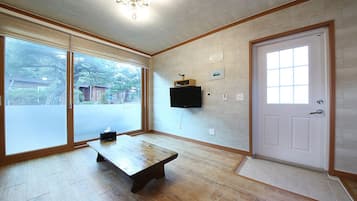 Condo (Iseul) | Living room | Flat-screen TV