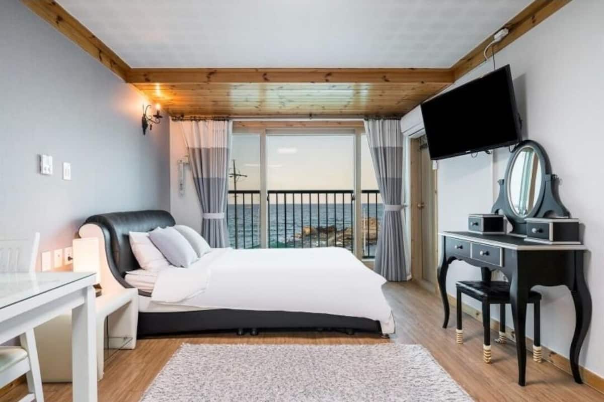 Zimmer (Gold 304) | Schreibtisch, Verdunkelungsvorhänge, kostenloses WLAN