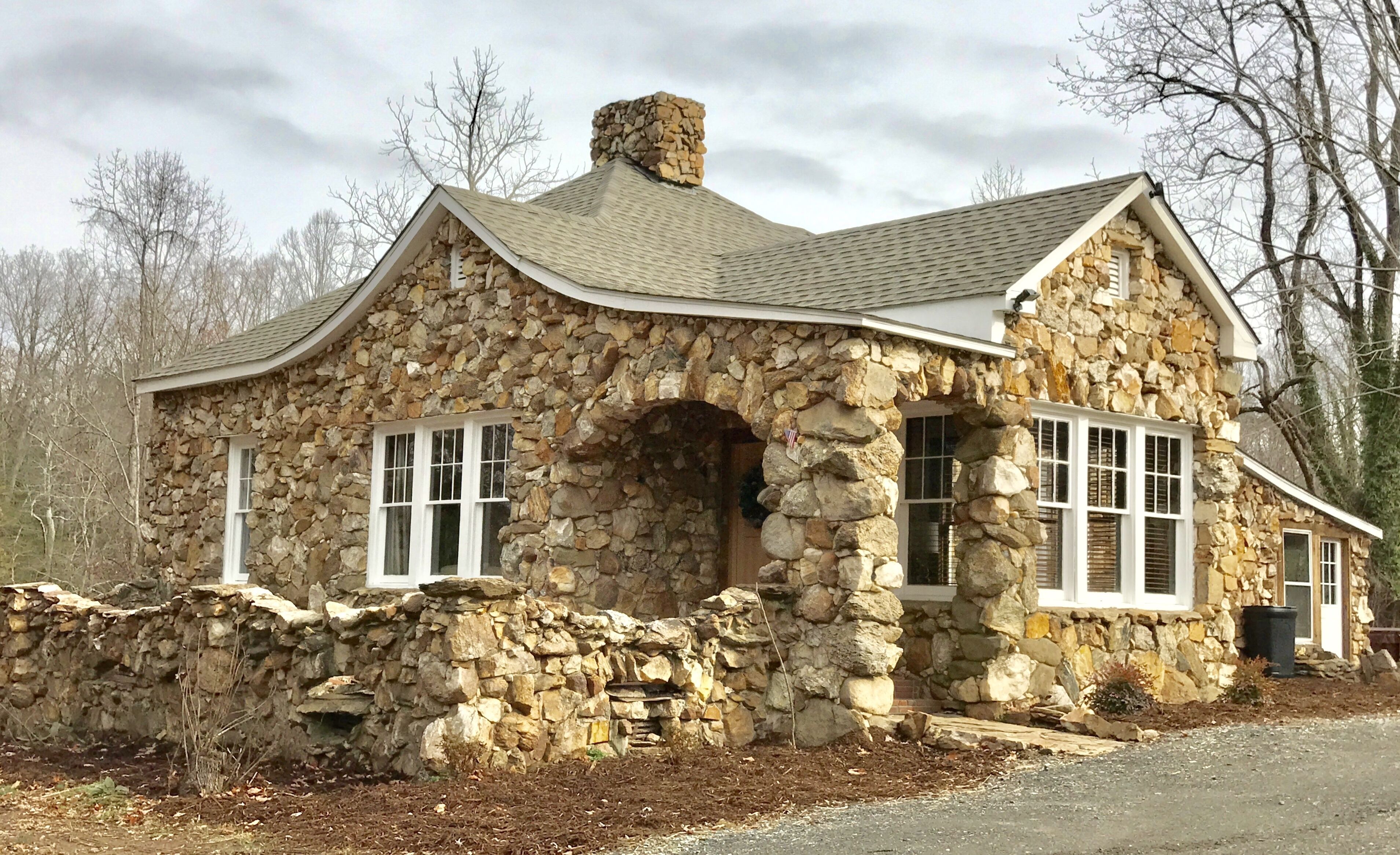 Charming, Early 1900's Cottage, Newly Renovated, Hot Tub, Fire Pit