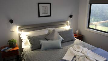 2 bedrooms, Egyptian cotton sheets, premium bedding, Tempur-Pedic beds