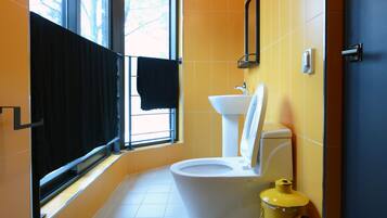 Deluxe Loft, Non Smoking, River View (SS VI) | Bathroom | Shower, free toiletries, towels