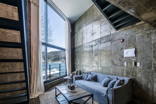 Deluxe Loft, Non Smoking, River View (SS VI) | Living area | Flat-screen TV, pay movies - SS Resort (Gapyeong)