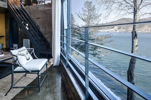 Deluxe Loft, Non Smoking, River View (SS VI) | Living area | Flat-screen TV, pay movies - SS Resort (Gapyeong)