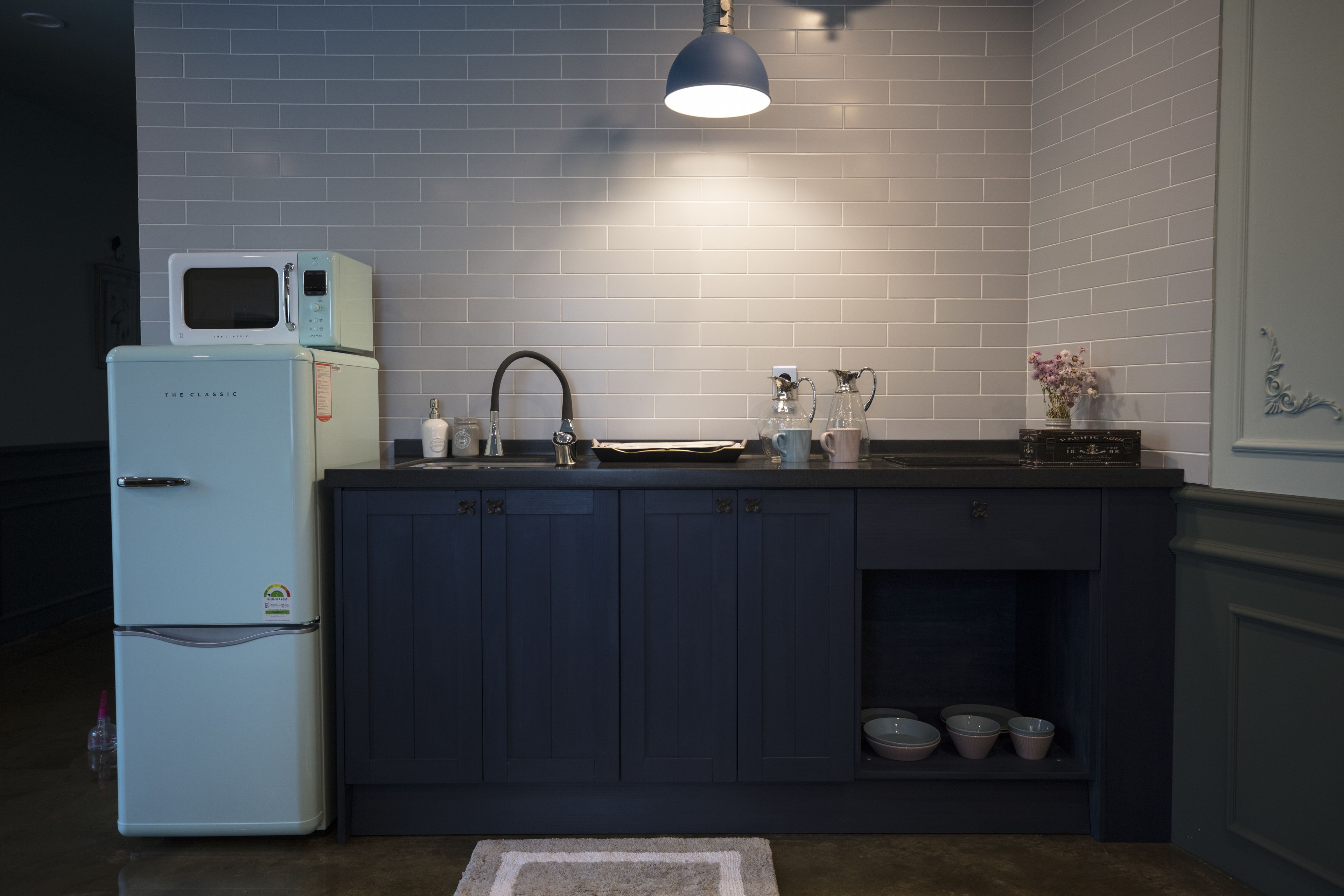 presidential room, multiple beds, non smoking, river view (ss x) | private kitchen | electric kettle