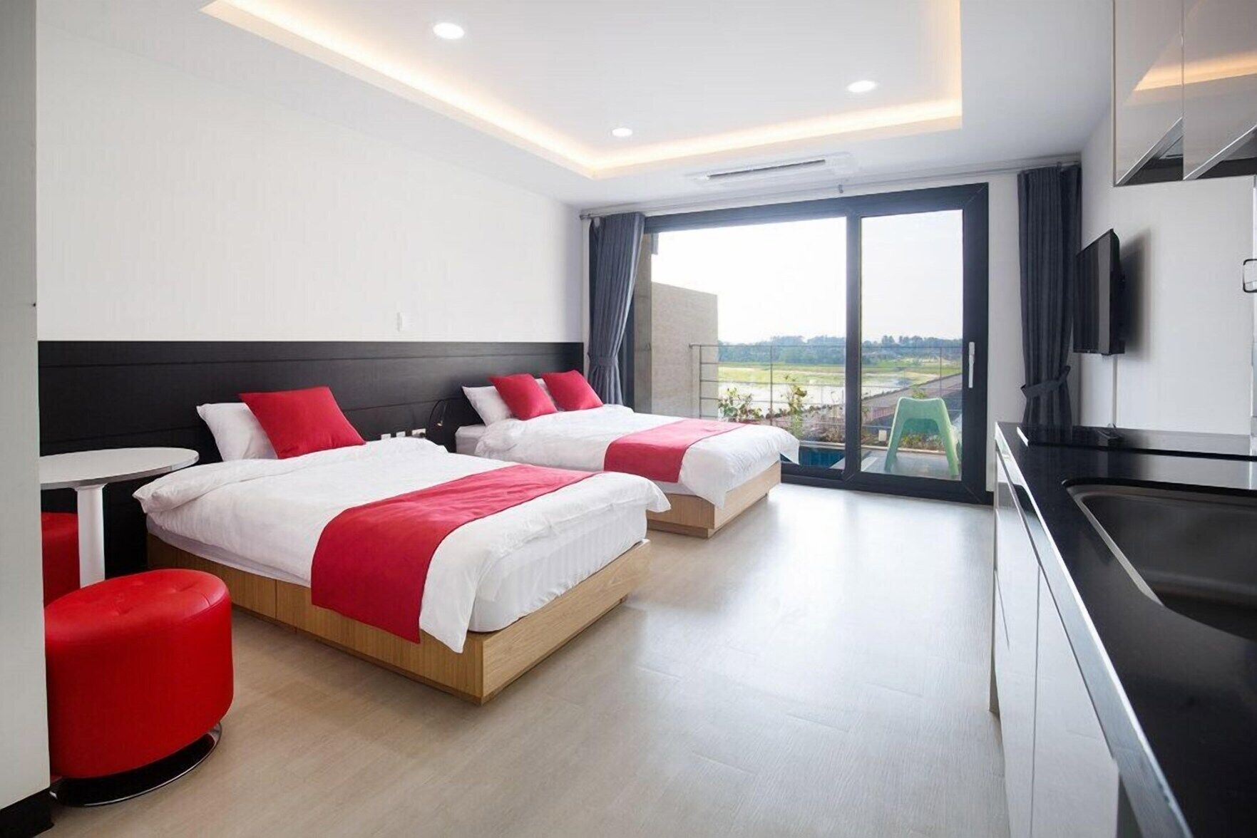 Blackout curtains, soundproofing, free WiFi