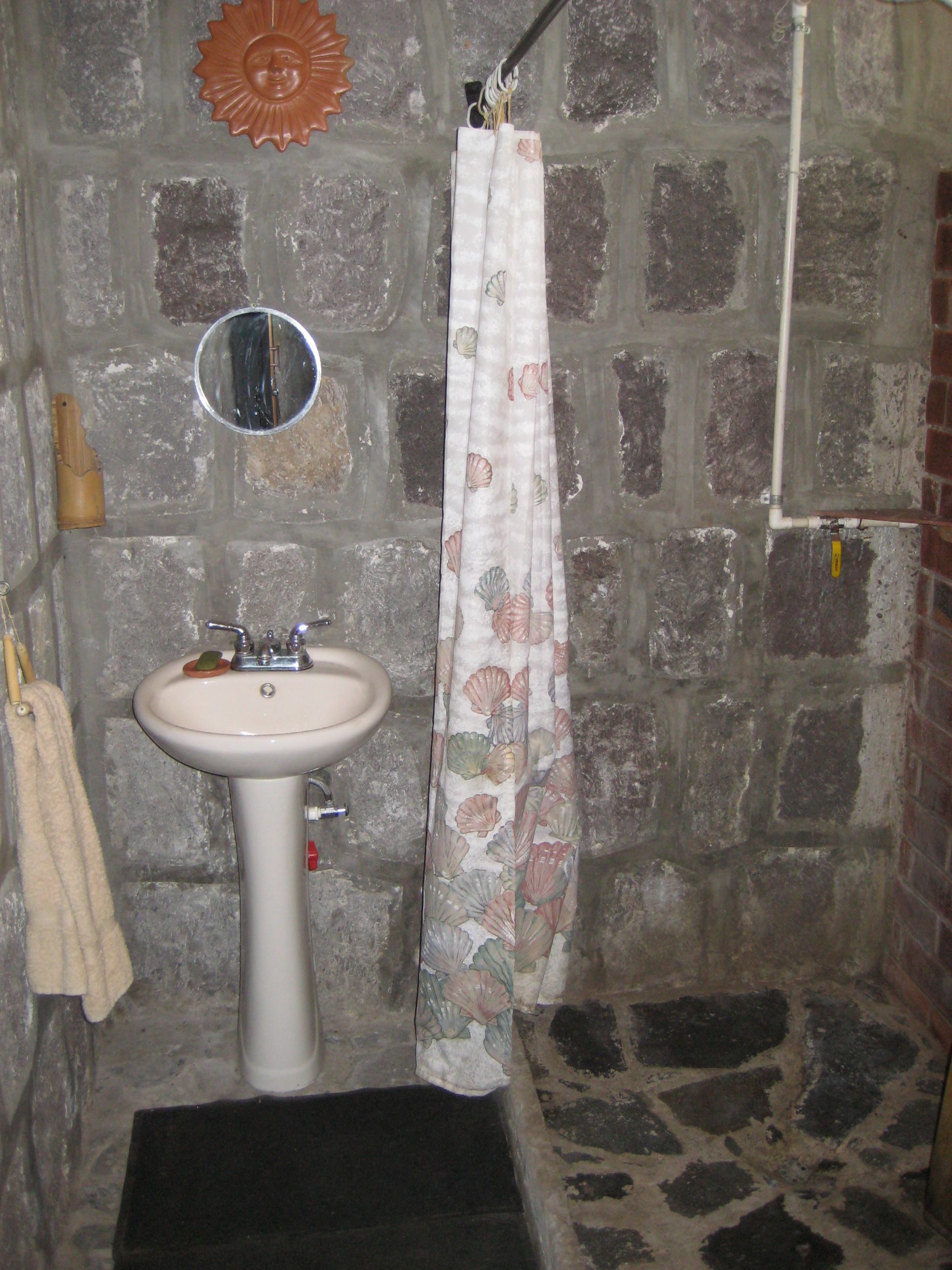 Family Cabin, Partial Lake View, Lakeside | Bathroom | Shower, free toiletries, towels