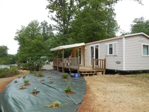 2 عدّة غرف نوم وبديكورات فريدة لكل غرفة وطراز فريد لكل وحدة