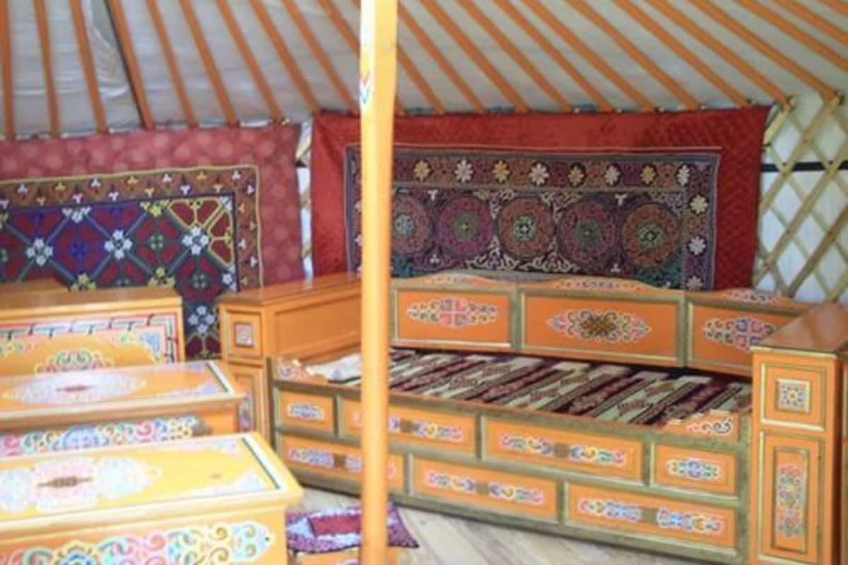 2 bedrooms, iron/ironing board, cribs (free), WiFi (free)