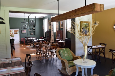 Restaurantes. The Inn At Warm Springs