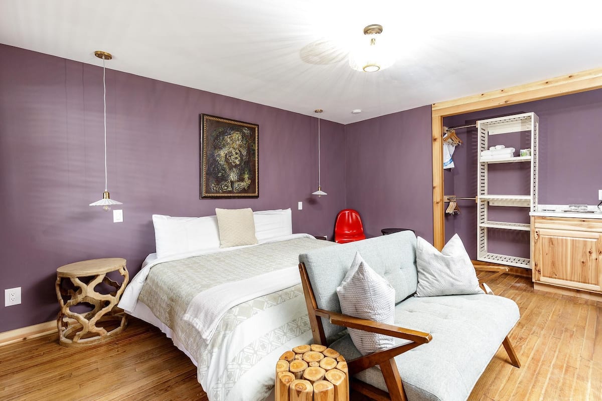 Standard Room, 1 King Bed | Blackout drapes, free WiFi