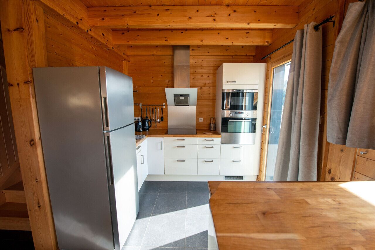 Køleskab, mikrobølgeovn, ovn, kogeplade