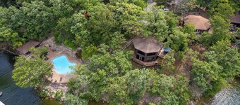 Treetop Village 15, Outdoor Pool steps away, Sleeps 8, Pet-friendly, 13 MM