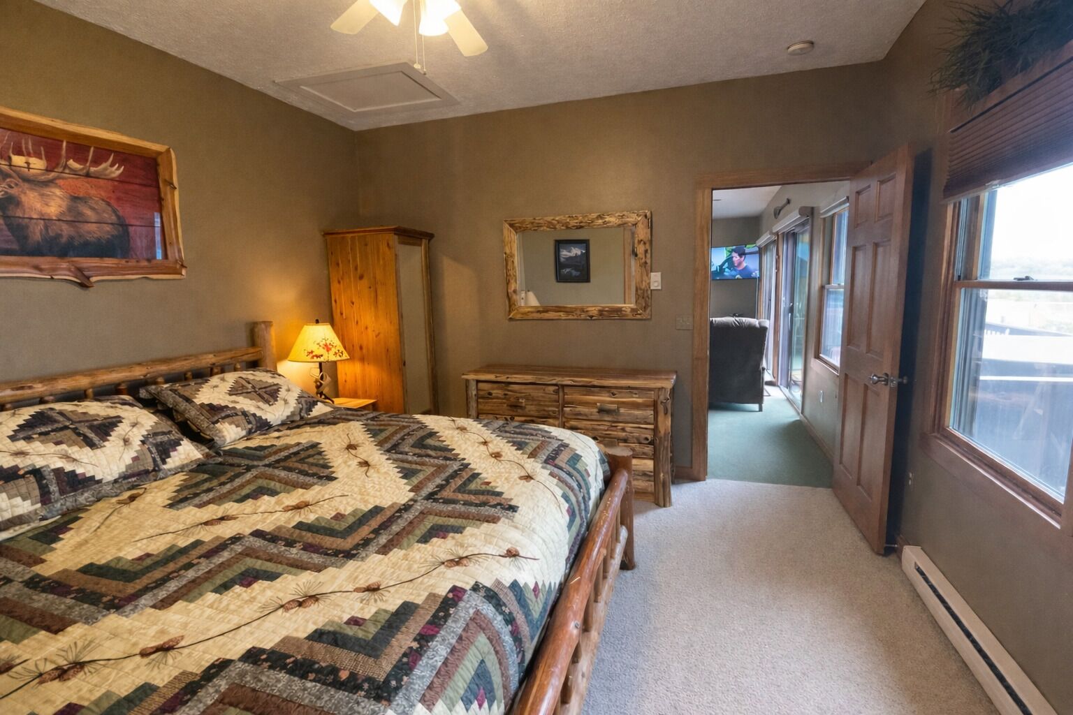 2 slaapkamers, een strijkplank/strijkijzer, gratis wifi, beddengoed