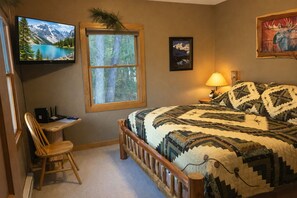 2 bedrooms, iron/ironing board, free WiFi, bed sheets - The River's Edge Hot Tub Wi-Fi Riverfront Pet Nature Relax Ski Stargaze Relax!  (Indian River)