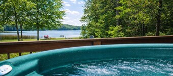 The River's Edge Hot Tub Wi-Fi Riverfront Pet Nature Relax Ski Stargaze Relax!