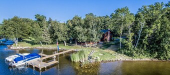 Beautiful Home just 25' from shoreline of Leech Lake just 5 minutes from Walker