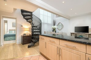 2 bedrooms, iron/ironing board, travel cot, free WiFi - Central London Apartment in Famous Notting Hill (London)