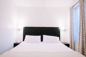 2 Schlafzimmer, Schreibtisch, Bügeleisen/Bügelbrett, Reisekinderbett