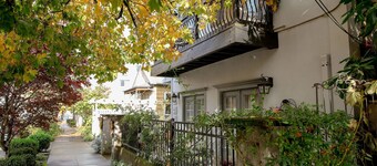 Northwest Nob Hill Alphabet District! Free Parking! 1180 sq. ft.! Walk score 97!