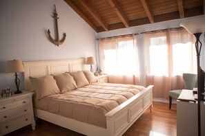 2 bedrooms, in-room safe, iron/ironing board, WiFi - StorybookVilla #2, Fresh, Inviting, & Warm. You Walk to Disney. Proven Brand (Anaheim)