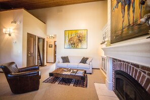 Smart TV, fireplace, DVD player, books