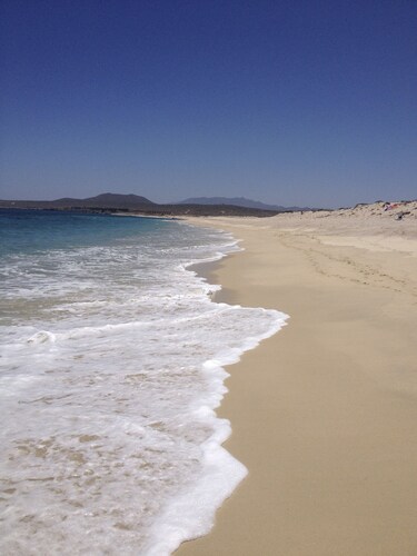 Panoramic mountain and ocean views just outside of town. Quiet, serene , solar.