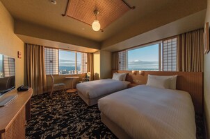 Premium Twin Room, Non Smoking | Down comforters, in-room safe, soundproofing, free WiFi