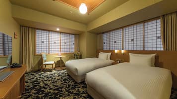 Premium Twin Room, Non Smoking | Down comforters, in-room safe, soundproofing, free WiFi