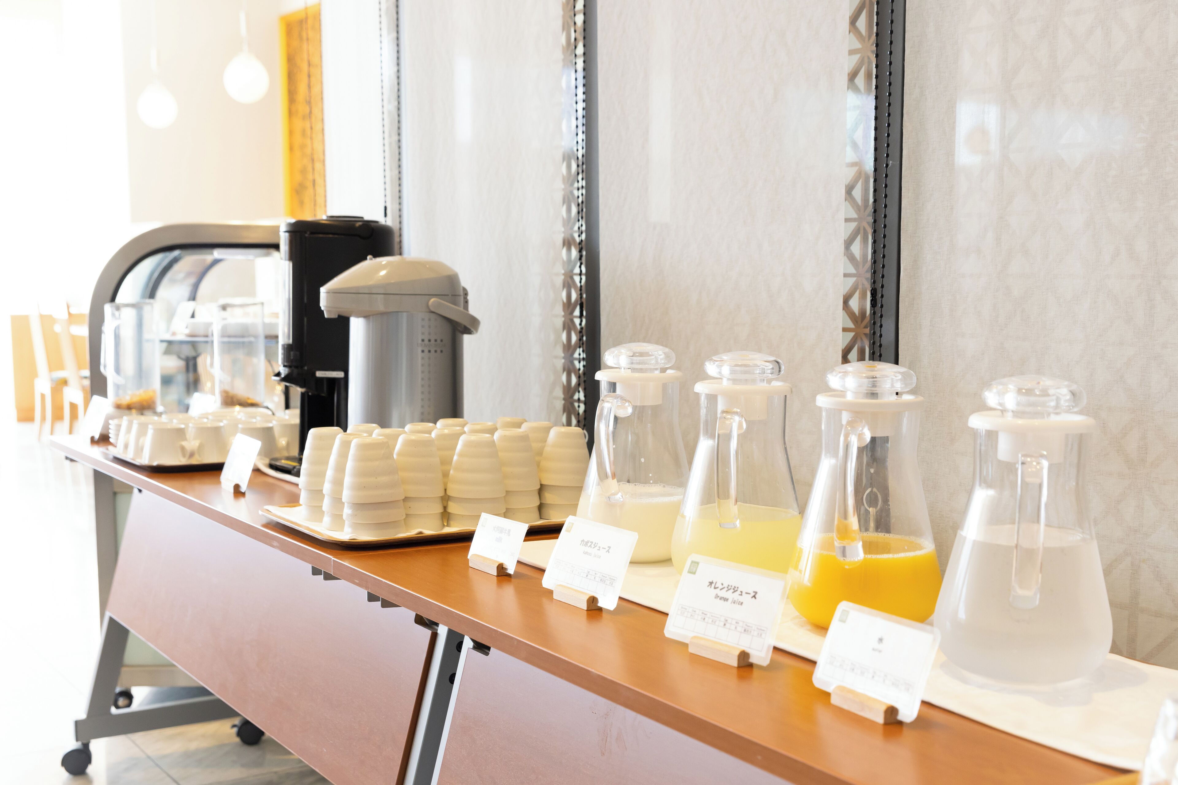 daily buffet breakfast (jpy 2200 per person)