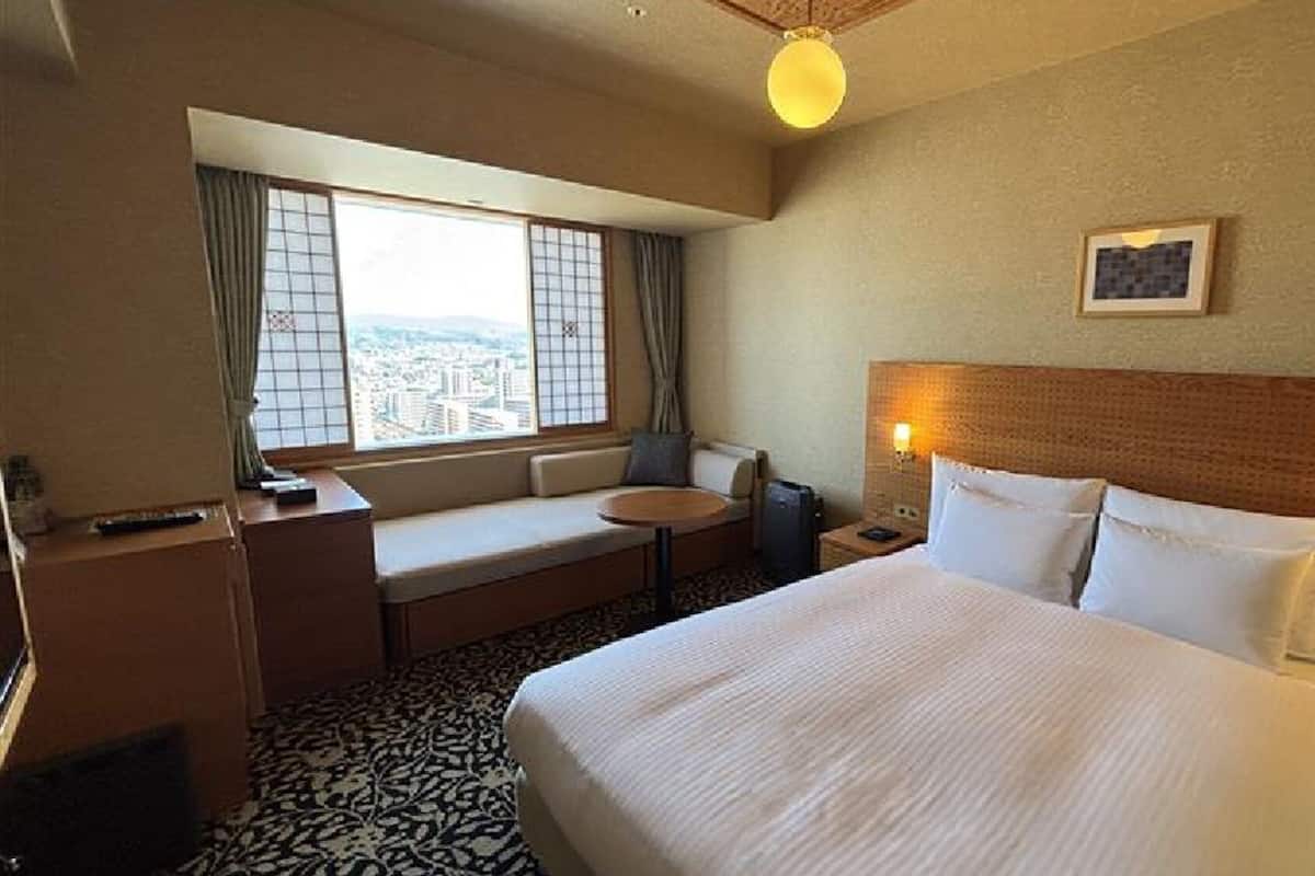 Down duvets, in-room safe, soundproofing, free WiFi