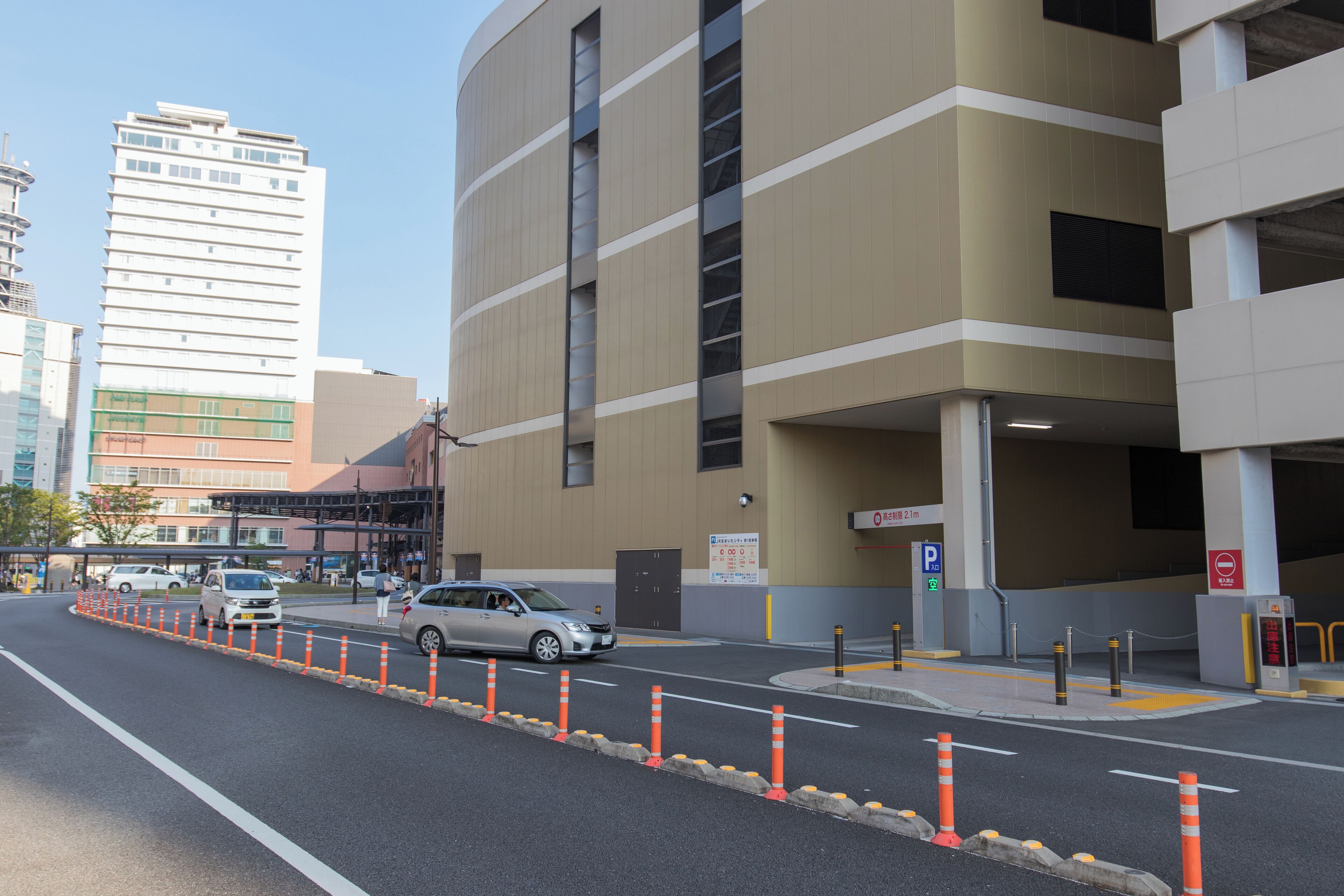 self-parking (surcharge) 1000 per day