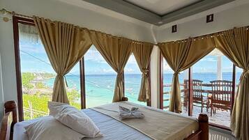 Deluxe Single Room, Beachfront | Soundproofing, free wired Internet