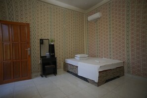 Standard Room | Bathroom | Shower, free toiletries, towels - Bira Panda Beach 2 (Bira)