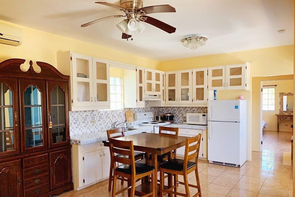 Family Condo, 2 Bedrooms, Non Smoking, Garden View | Living area