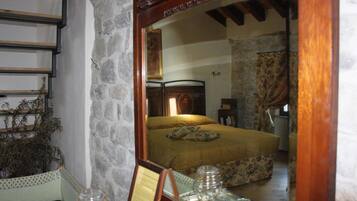 Kamar Triple | Meja kerja, tempat tidur bayi gratis, Wi-Fi gratis, dan seprai linen