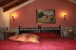Quadruple Room | Desk, free cots/infant beds, free WiFi, bed sheets