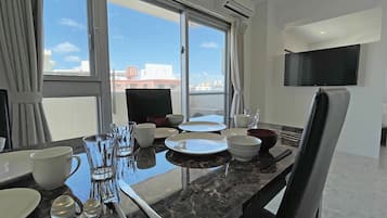 Twin Room, Kitchen | Desk, soundproofing, iron/ironing board, free WiFi