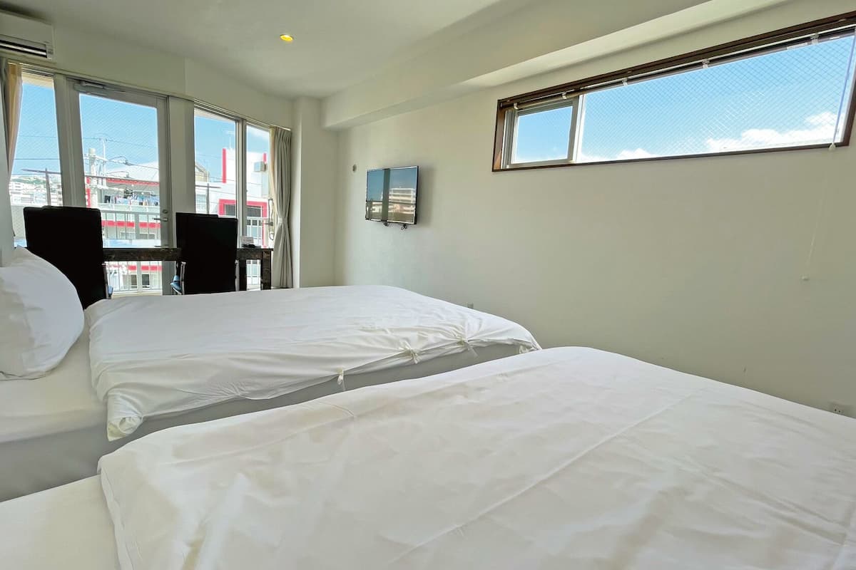 Desk, soundproofing, iron/ironing board, free WiFi