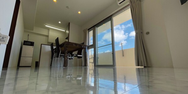 Twin Room, Kitchen | Living area | Flat-screen TV - G-RATIS Omoromachi (Naha)