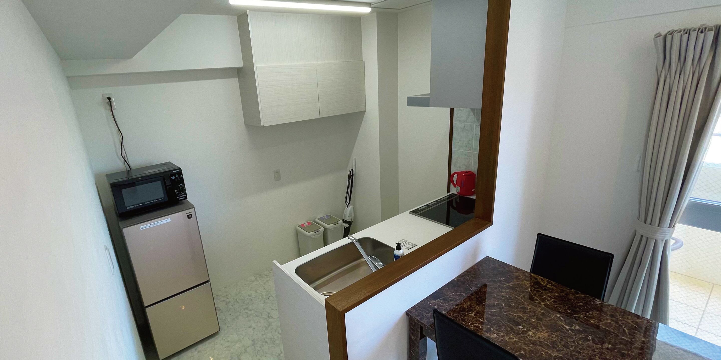 Twin Room, Kitchen | Private kitchen | Fridge, microwave, stovetop, electric kettle
