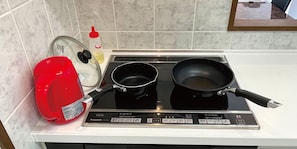 Fridge, microwave, stovetop, electric kettle - G-RATIS Omoromachi (Naha)