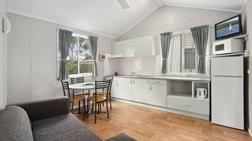 Cabana conforto, 2 quartos | Opções para refeição no quarto