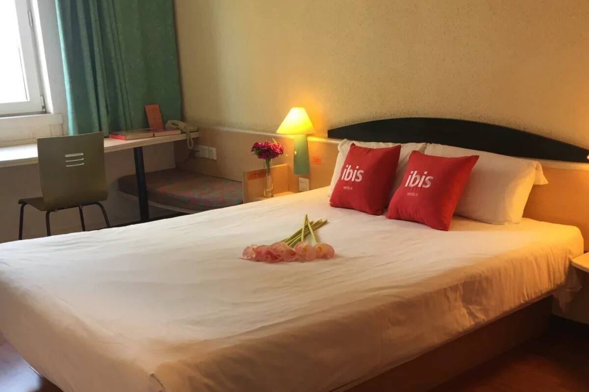Kamar Double | Meja kerja, tirai kedap cahaya, dan Wi-Fi gratis