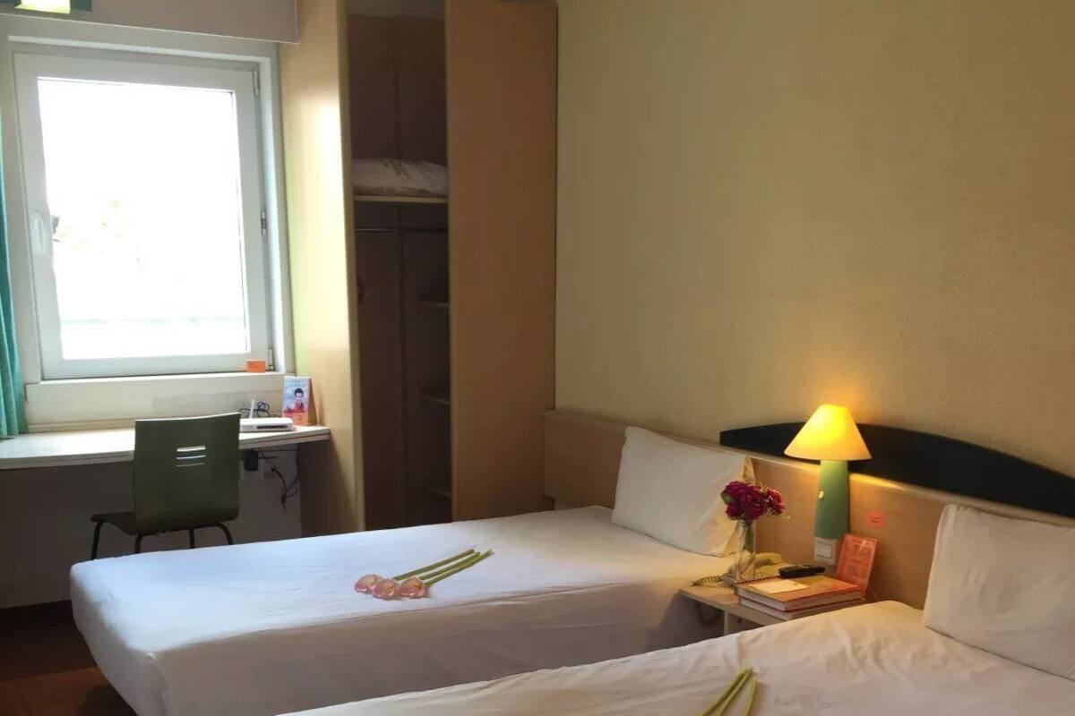 Kamar Twin | Meja kerja, tirai kedap cahaya, dan Wi-Fi gratis